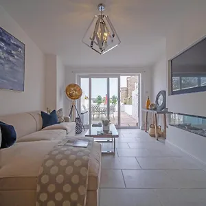 Luxury Park Street Swansea Sleeps 6 Holiday home The Mumbles