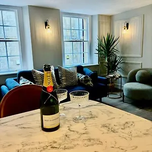 Luxury Georgian Townhouse Apartment Bath